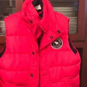 Boys Red puffer vest XL